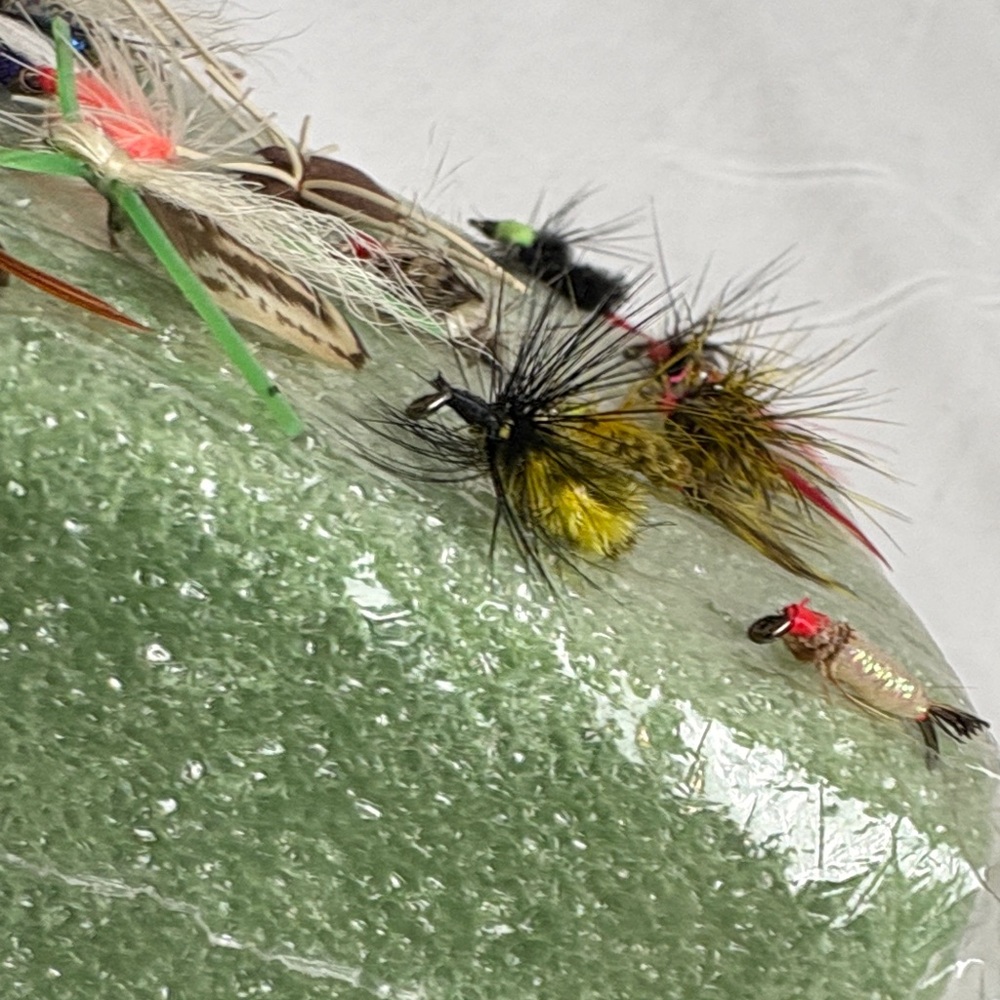 26 Homemade Assorted Fishing Flies Set - Picture 8 of 12